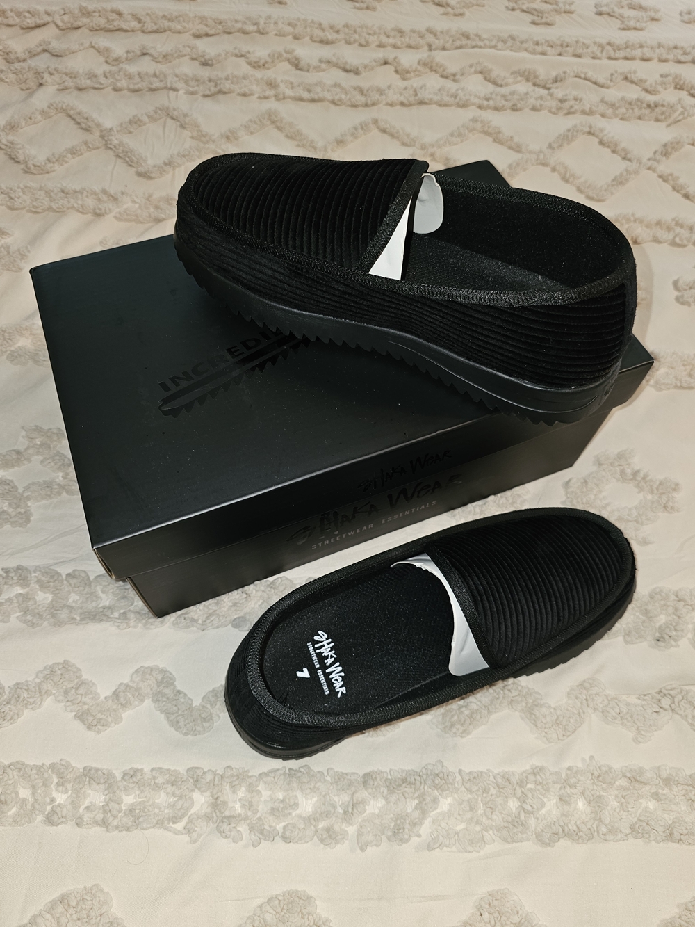 Shaka Wear Men's Black Slip-On Corduroy Incredible House